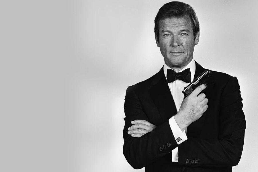 Roger-Moore-james-bond-BW