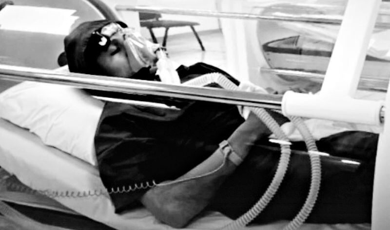 Sánchez, tratando su lesión en una cámara hiperbárica.