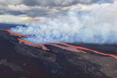 Hawai: volcán Mauna Loa hace erupción por primera vez en 38 años