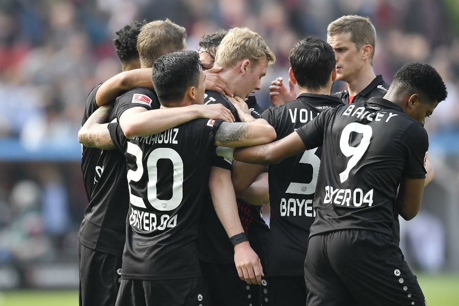 Leverkusen gana y se acerca a la Champions La Tercera