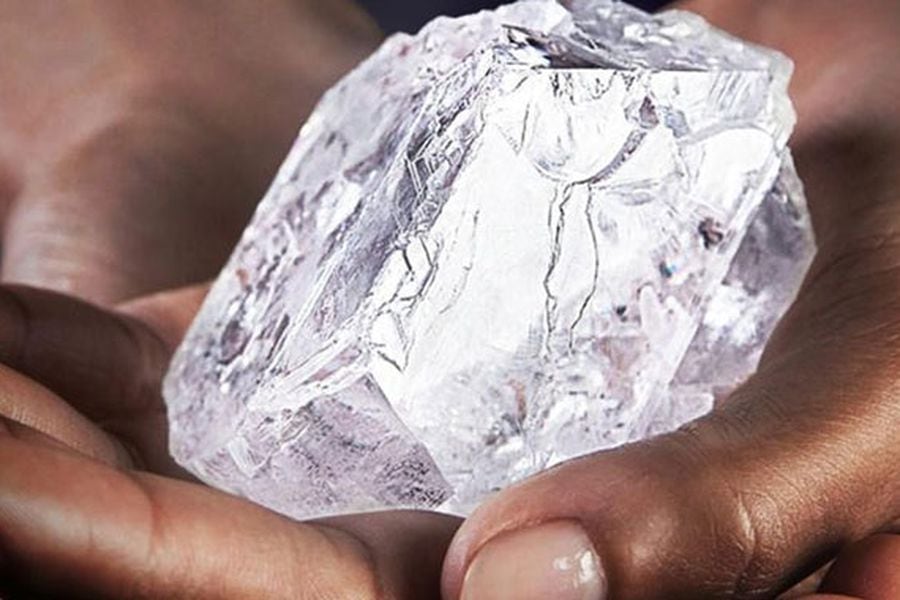 El mayor diamante bruto del mundo, vendido por 53 millones de dólares La Tercera El mayor diamante bruto del mundo, vendido por 53 millones de dólares La Tercera