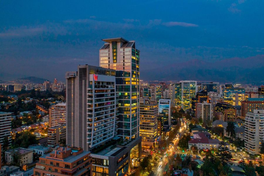 Hoteles 5 estrellas: el manual para sobrevivir a la pandemia en Santiago -  La Tercera
