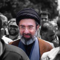 El reservado hijo del líder supremo de Irán que ejerce silenciosamente el poder tras la muerte del presidente