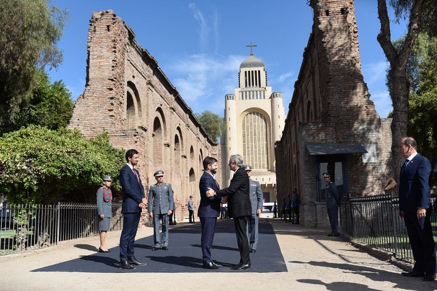 El Presidente Gabriel Boric Font, y su par de Argentina, Alberto Fernández, participan en conmemoración de la Batalla de Maipú en el Templo Votivo de la comuna.
