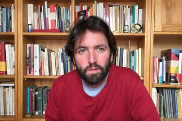 Andrés Anwandter: "La poesía estuvo alguna vez en el centro de la educación chilena"