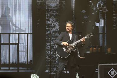 Problemas en su columna obligan a Ricardo Arjona a suspender sus conciertos en Chile