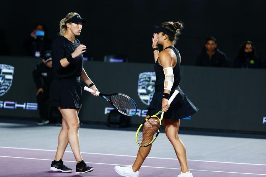 Guarachi y Krawczyk, durante su segundo partido en las WTA Finals. FOTO: WTA.