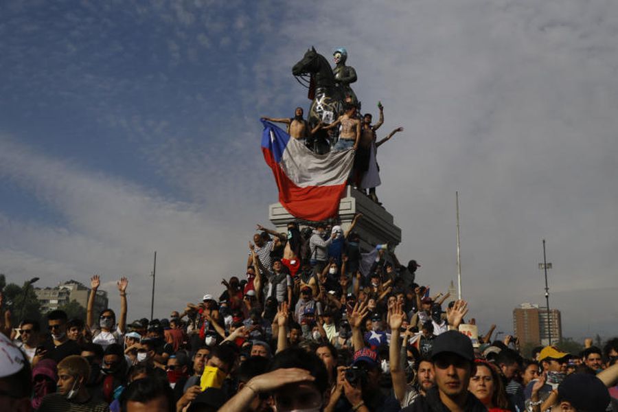 Miles de personas llegan a Plaza Italia