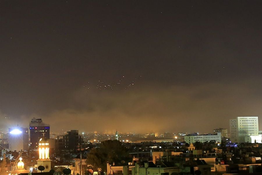 Damascus skies erupt w(22037174)