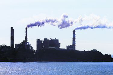 Qué es y cómo podría afectar a Chile la norma europea contra la “fuga de carbono”