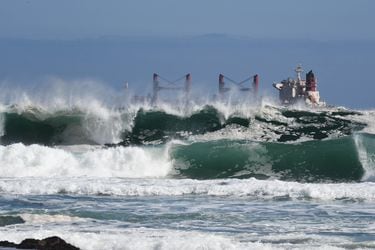 Puertos chilenos bajo sitio: Cambio climático, marejadas y alza del nivel de mar impactarán infraestructura portuaria