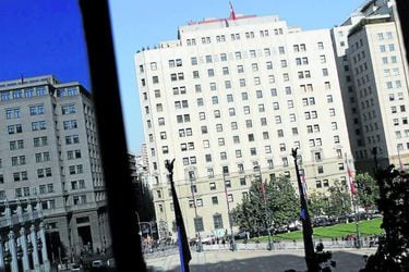 Moody's recorta la nota crediticia de Chile pese a repunte económico y compromiso fiscal