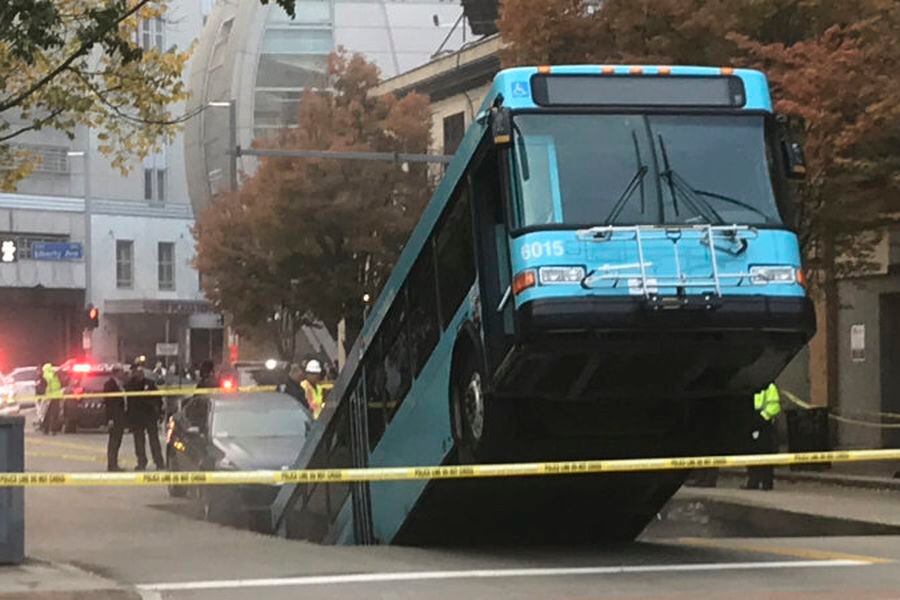 APTOPIX Commuter Bus-Sinkhole