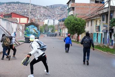 Sin fecha de retorno y con violencia en las calles: la preocupación de los chilenos atrapados en Cusco