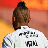“Tómate una piscolita ahora”: la reacción de Arturo Vidal tras los insultos de los hinchas de Unión Española en el Santa Laura