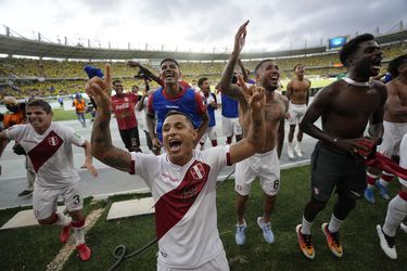 Perú da el gran golpe: vence en Colombia y deja a Chile al borde de la eliminación