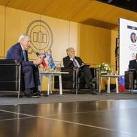 Almagro y Van Klaveren analizan fenómeno del crimen organizado transnacional en conversatorio de la UNAB