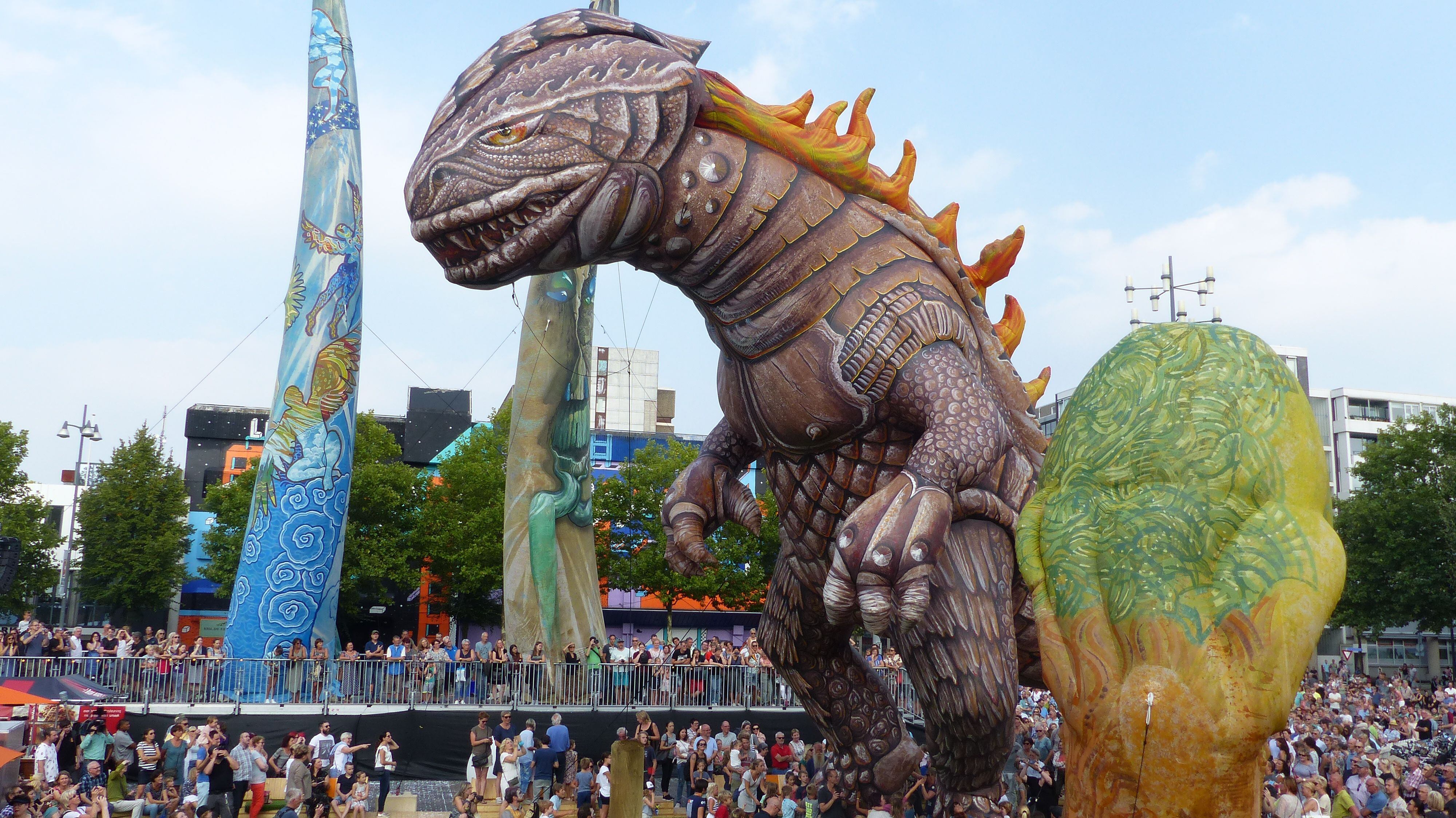 Con un dinosaurio gigante suelto en Santiago: Teatro a Mil lanza  programación 2023 - La Tercera