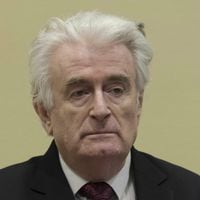 Justicia internacional aumenta condena de Karadzic a cadena perpetua por crímenes de guerra