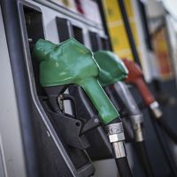 Bencinas volverán a subir más de $30 por litro este jueves, alcanzando máximos históricos