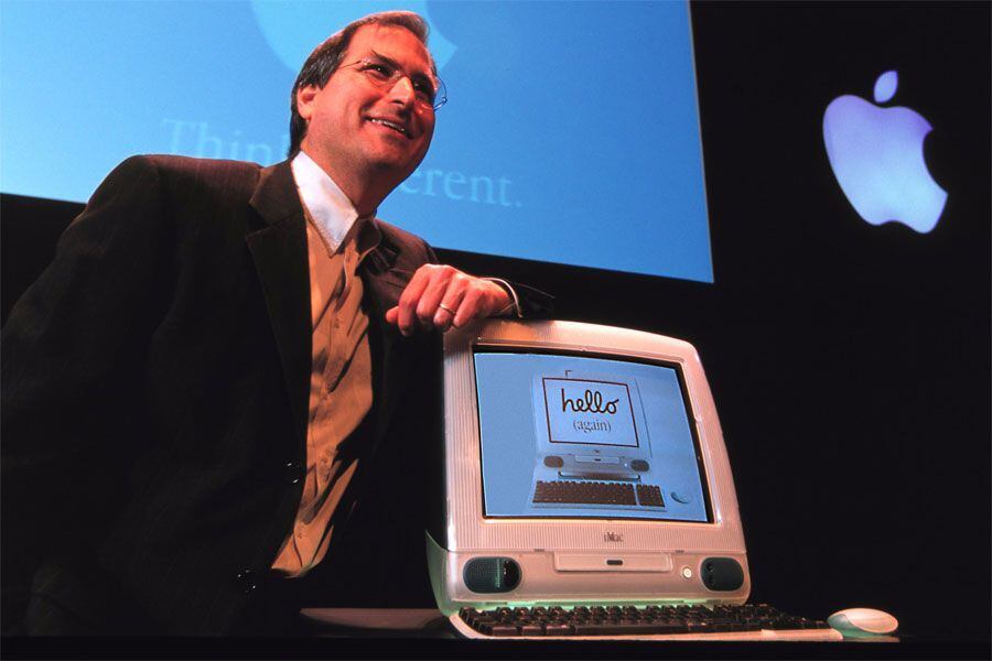 A 20 años del primer iMac, el computador que vio renacer a Steve Jobs La Tercera