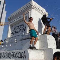 Desórdenes en Plaza Italia tras muerte de expresidente Piñera terminan con un detenido