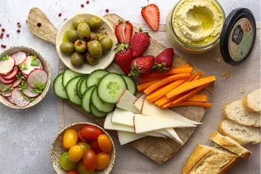 Cómo armar una tabla de picoteo para tus invitados vegetarianos/veganos: la magia de diseñar una experiencia