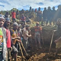 A más de 300 ascienden personas sepultadas en deslizamiento de tierra en Papúa Nueva Guinea