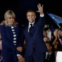 La primera dama francesa revela cómo se enamoró de Emmanuel Macron, cuando él tenía 15 años y ella 40