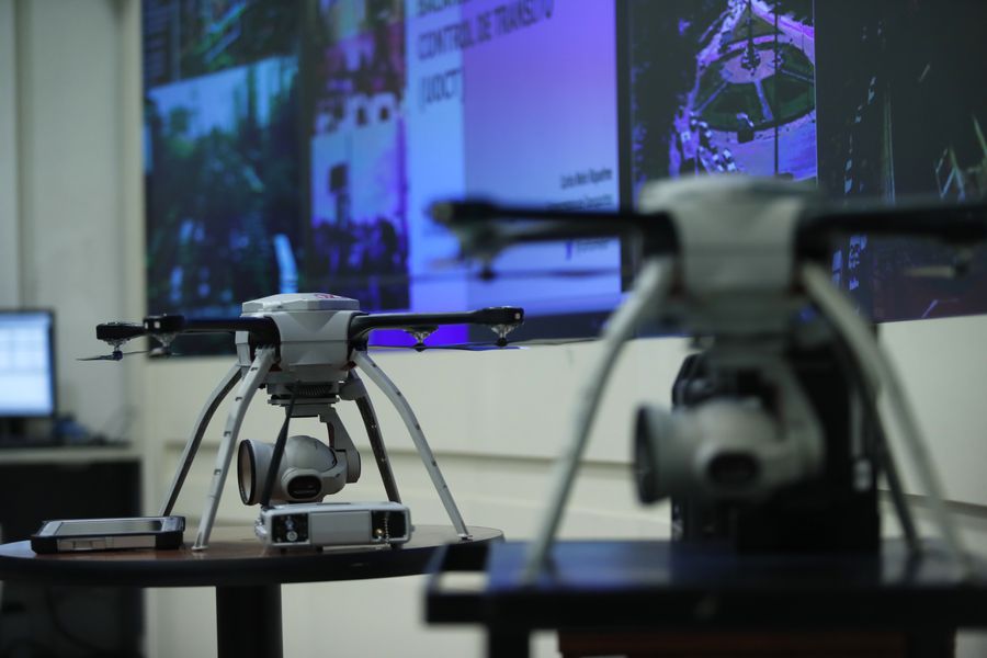 Ministra de Transportes presenta nuevo monitoreo de transito con drones