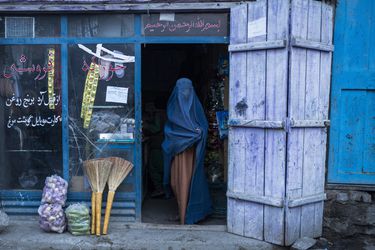Afganistán: “No hay futuro para las niñas”: los talibanes intentan silenciar a las mujeres de la esfera pública