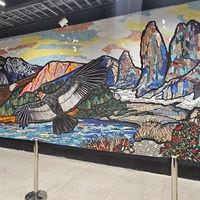 “Alas de Amistad”: inauguran mural en estación de Metro en conmemoración de 200 años de relación entre Chile y EE.UU.