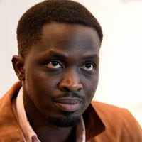 La revancha africana: autor senegalés Mohamed Mbougar Sarr gana el Premio Goncourt
