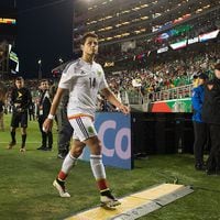 “¡Vergonzoso!”: prensa mexicana reacciona ante el pedido de Chicharito a Claudio Bravo en la Copa América de 2016