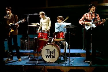 Photo of Keith MOON and Pete TOWNSHEND and WHO and Roger DALTREY and John ENTWISTLE