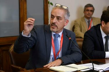 El director de Migraciones Luis Thayer en la sesión de la comisión de Seguridad Ciudadana de la Cámara de Diputados, en el Congreso Nacional de Valparaíso.