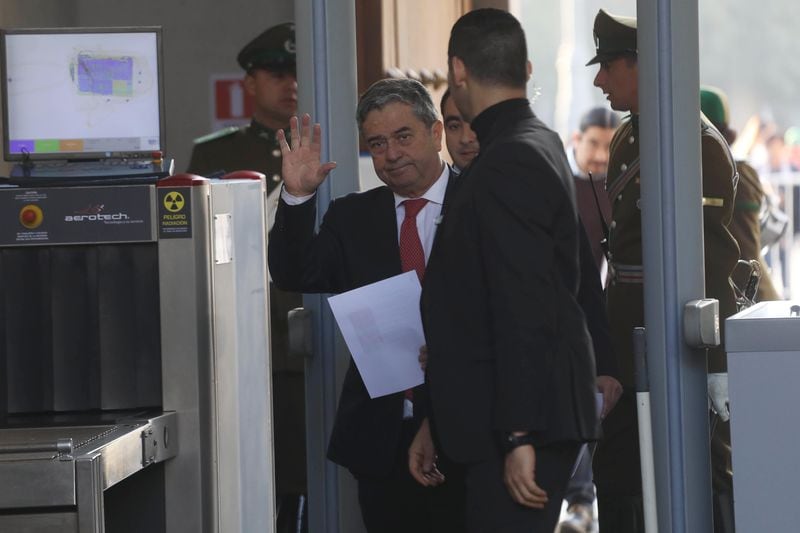 Juan Antonio Coloma, presidente del Senado, llega a La Moneda, para reunirse con el Presidente de La Republica, para abordar los recientes atentados explosivos ocurridos en diferentes regiones del país.
