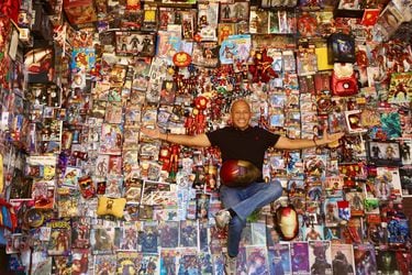 La historia del fanático de Iron Man que fue distinguido con un récord de Guinness por su gigantesca colección