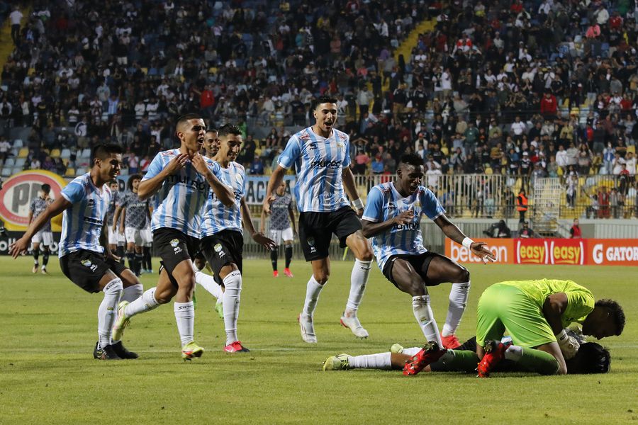 Magallanes inicia la celebración tras derrotar a Colo Colo