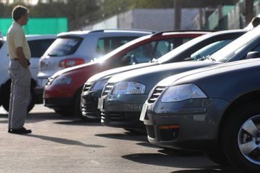 Ventas de automóviles nuevos anotan su peor registro mensual en 18 meses y confirman el enfriamiento de la economía