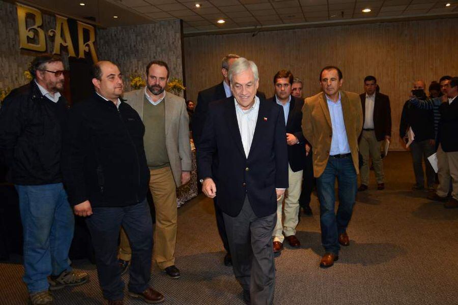El Presidente Sebastian Piñera, se reunió esta noche los productores de remolacha de la Linares
