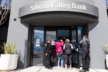 Crisis de Silicon Valley Bank: Banco Central y CMF monitorean lo ocurrido en EE.UU. mientras el mercado se tiñe de rojo