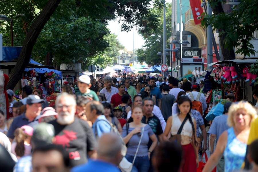 Capitalinos realizan sus ultimas compras en vísperas a la Navidad