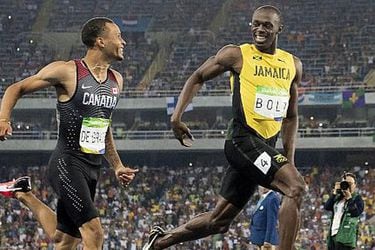 El recordado final de la semifinal de los 200 metros planos en Río, entre De Grasse y Bolt.