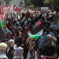 Coordinadora por Palestina realiza marcha multitudinaria en la Alameda “Contra el genocidio en Gaza” 