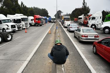 Paro camioneros: gobierno informa de 36 puntos con transportistas en la berma y un bloqueo parcial