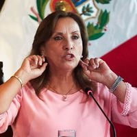 El nuevo escándalo de Dina Boluarte: acusan a presidenta peruana de ausentarse 12 días del cargo para hacerse una cirugía estética