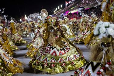 Regresa el deslumbrante Carnaval de Río tras pausa de dos años debido a pandemia de Covid-19