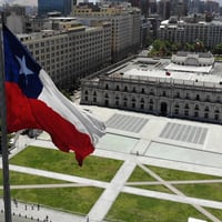 Riesgo país de Chile se ubica en su nivel más bajo desde febrero de 2018 por mayor precio del cobre y mejores perspectivas de crecimiento