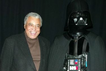 James Earl Jones no continuará interpretando a Darth Vader y firmó un acuerdo para que Lucasfilm recree su voz digitalmente 